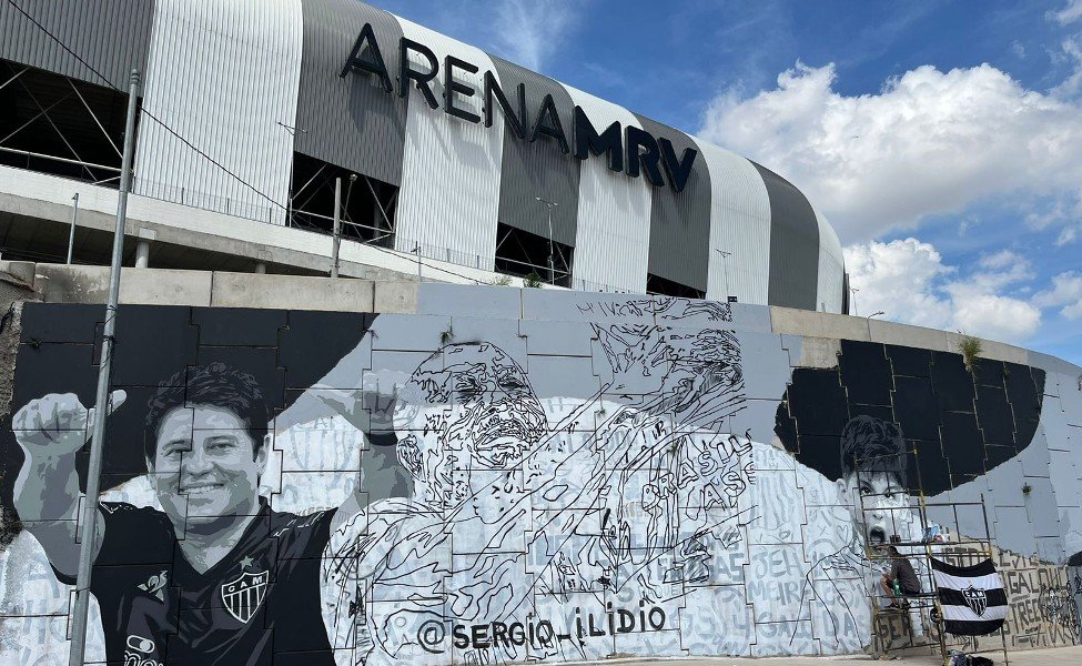 Muro que separa a Via Expressa da Arena MRV 