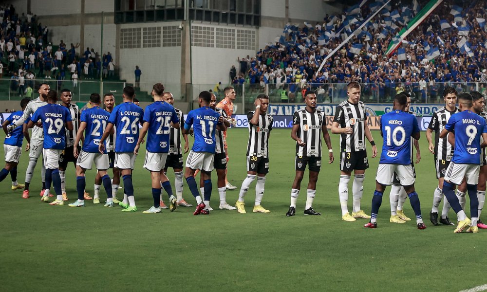 Jogadores de Atlético e Cruzeiro antes de clássico no Independência (foto: Daniel Teobaldo / FMF)
