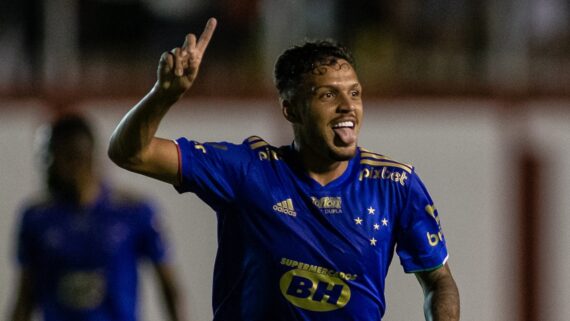 Daniel Júnior com a camisa do Cruzeiro (foto: Staff Images)