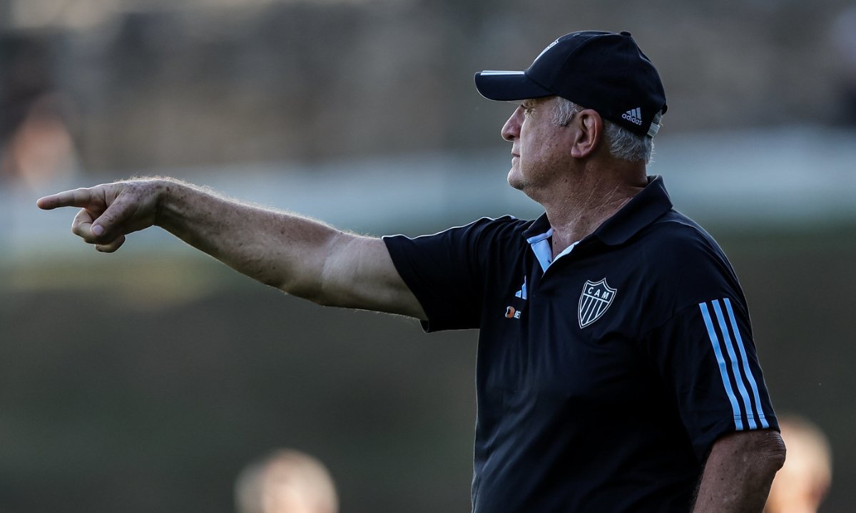 Felipao comanda Atlético em jogo-treino contra o Ipatinga na Cidade do Galo (foto: Pedro Souza/Atlético)