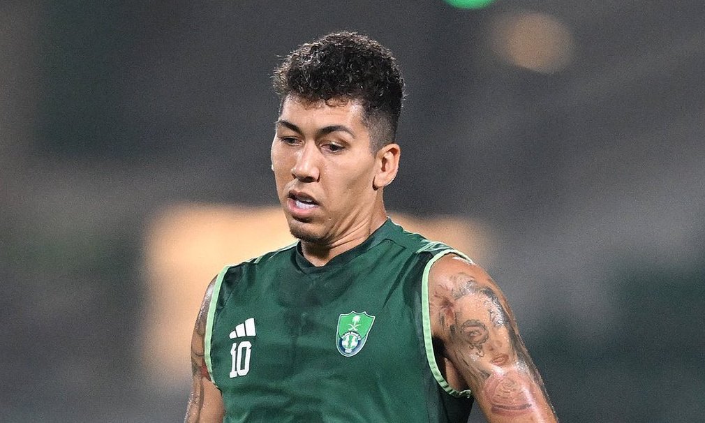Firmino em treino do Al-Ahli (foto: Divulgação/Al-Ahli)