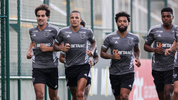 Jogadores do Atlético correm na Cidade do Galo (foto: Pedro Souza/Atlético)