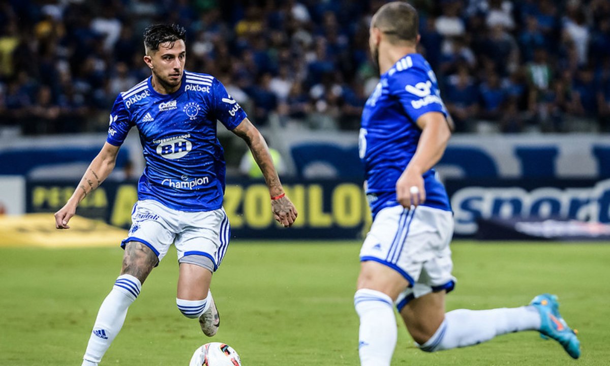 Leo Pais em jogo da Série B de 2022 (foto: Gustavo Aleixo/Cruzeiro)