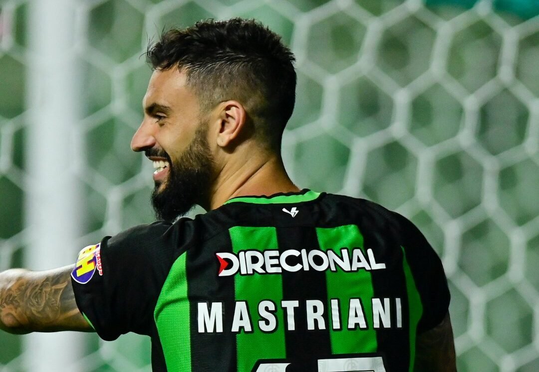 Mastriani, do América, de costas (foto: Mourão Panda/América)