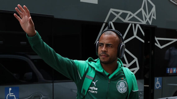 Mayke com a camisa do Palmeiras (foto: Cesar Greco/Palmeiras)