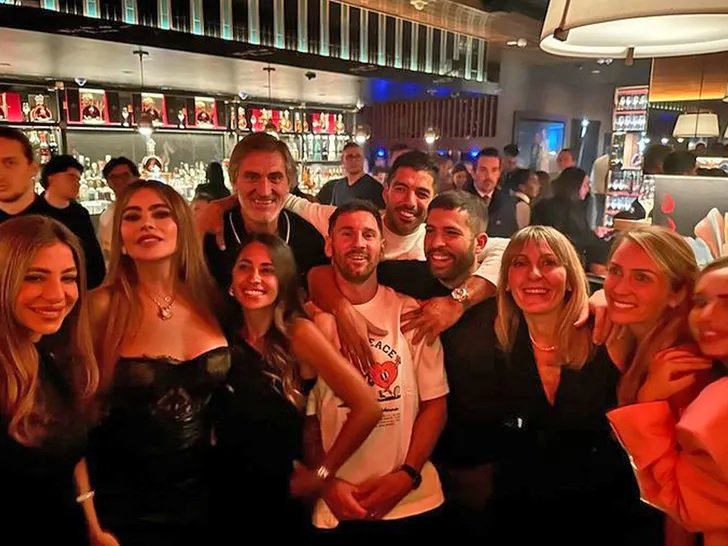 Messi e amigos em jantar nos Estados Unidos (foto: Reprodução de Instagram)