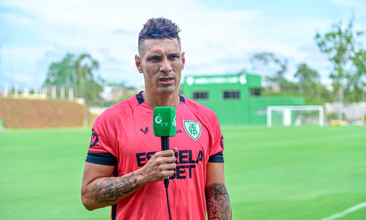 Moisés no CT Lanna Drumond (foto: Mourão Panda / América)