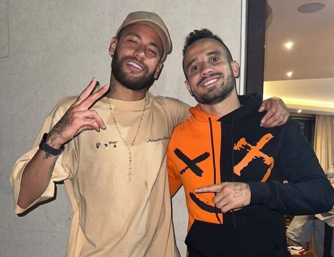 Neymar e Maikon Leite abraçados (foto: Instagram/Maikon Leite)