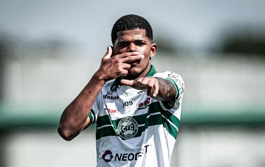 Whalacy, destaque da base do Coritiba que quase fechou com o Cruzeiro (foto: Divulgação/Coritiba)