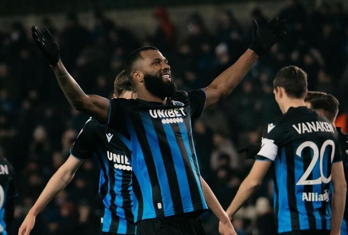 Thiago, do Brugge, comemora gol com os braços erguidos (foto: Reprodução/Thiago)