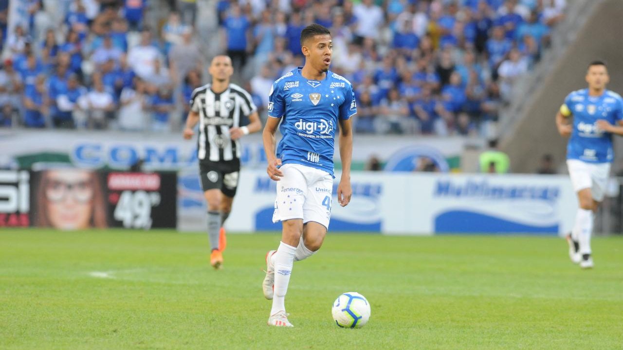 Weverton em ação pelo Cruzeiro (foto: Alexandre Guzanshe/EM/D.A Press)