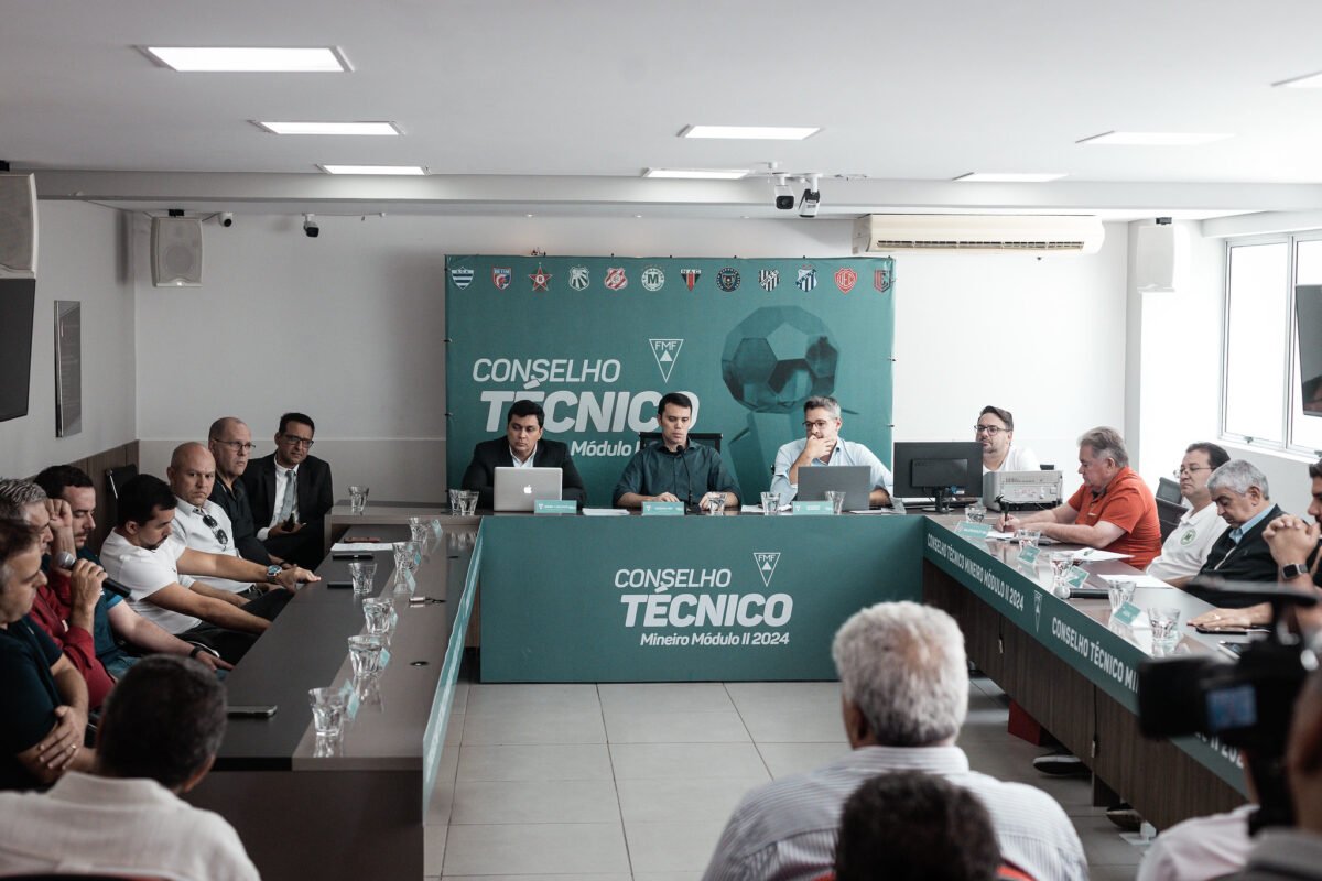 Conselho técnico do Módulo II do Campeonato Mineiro (foto: TIAGO TRINDADE/FMF)