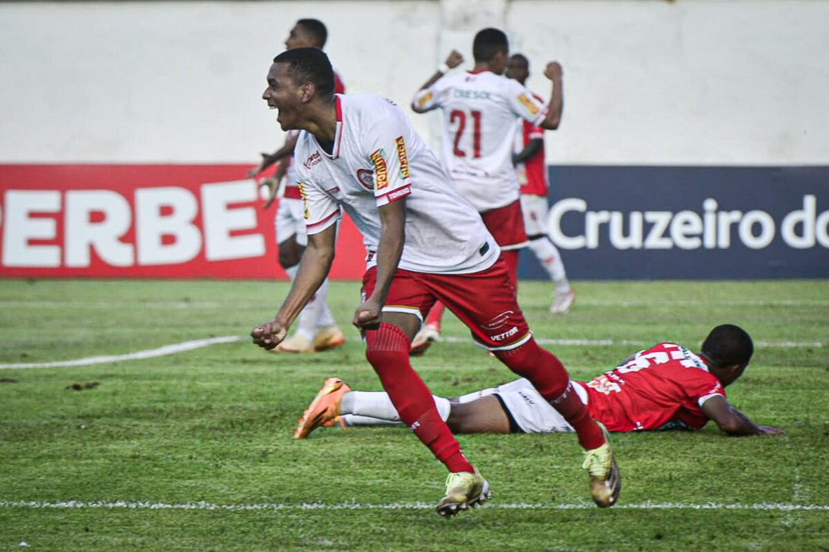 Tombense ganhou do Villa Nova por 3 a 0 (foto: Joao Godinho/FMF)