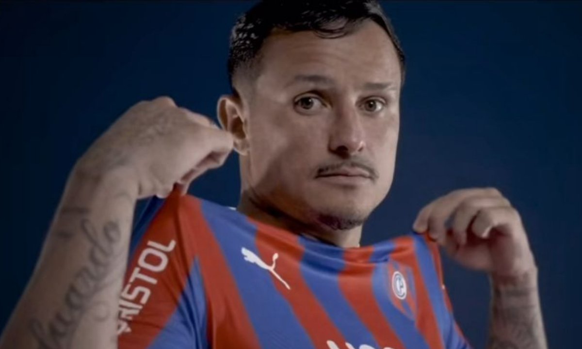 Edu em apresentação pelo Cerro Porteño, do Paraguai (foto: Reprodução/Cerro Porteño)