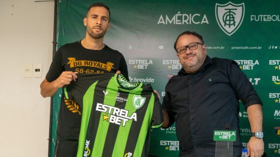 Esteban Burgos foi anunciado pelo América em julho de 2023 (foto: Mourão Panda/América)
