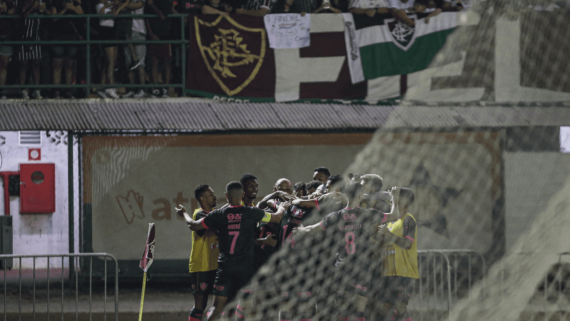 Jogadores do Fluminense comemorando gol sobre Bangu (foto: Lucas Merçon/Fluminense FC)