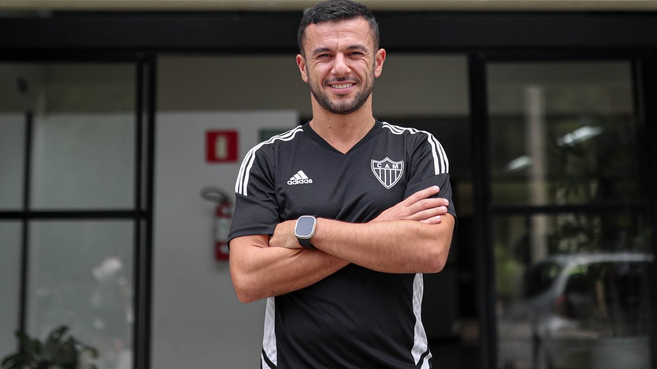 Henrique Teixeira, técnico do sub-17 do Atlético (foto: Bruno Sousa / Atlético)