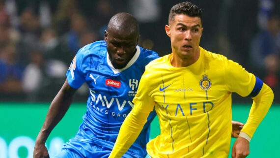 Cristiano Ronaldo em campo contra o Al-Hilal (foto: Fayez Nureldine / AFP)