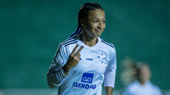 Byanca Brasil comemorando os dois gols (foto: Staff Images / Cruzeiro)