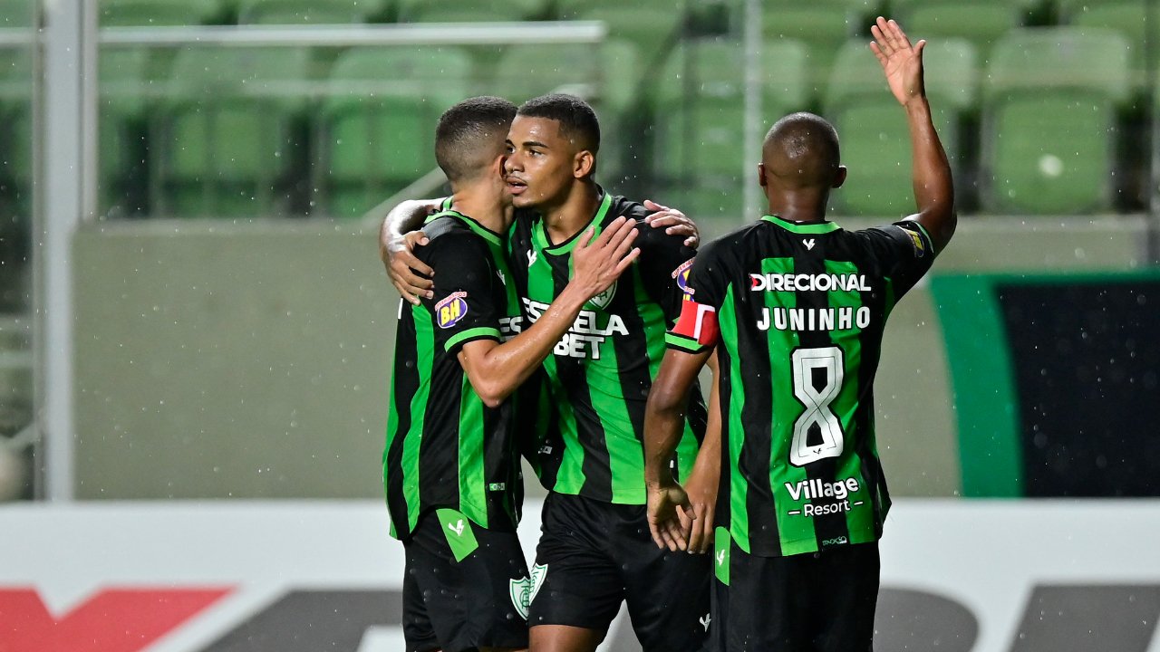 Jogadores do América (foto: Mourão Panda/América)