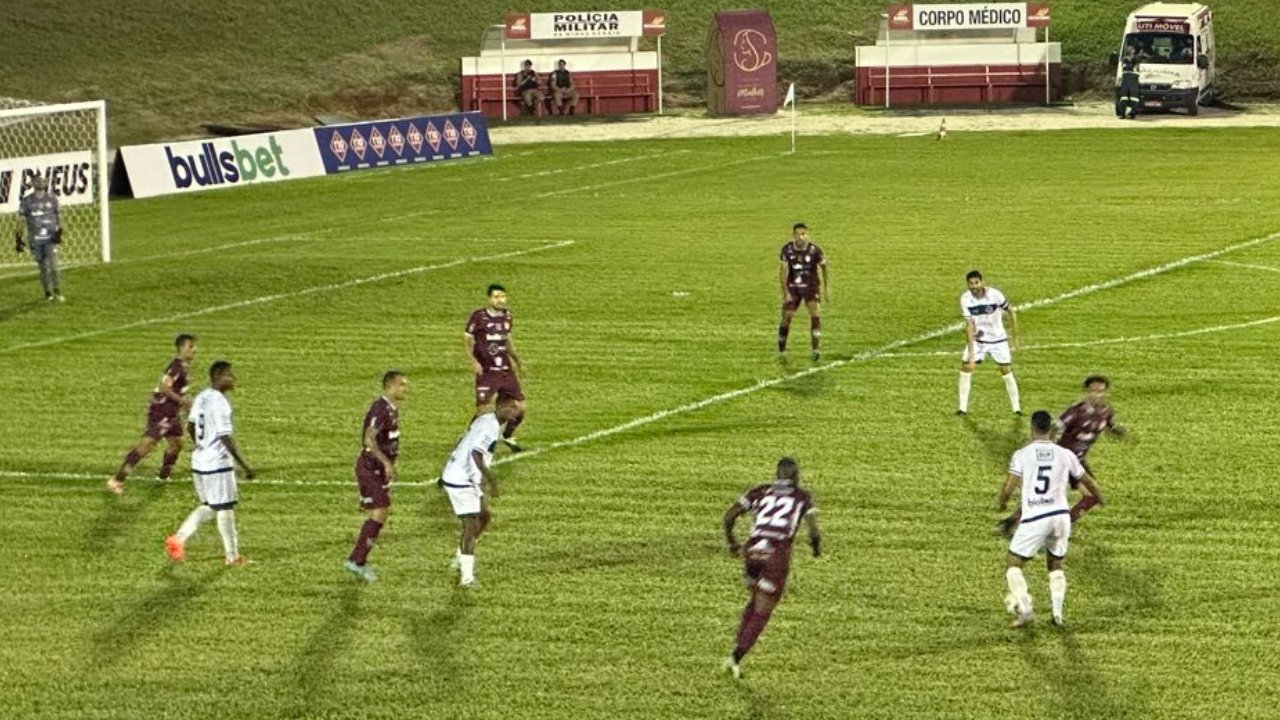 Patrocinense e Ipatinga se enfrentaram no estádio Pedro Alves do Nascimento (foto: Renato Corrêa / Patrocinense)