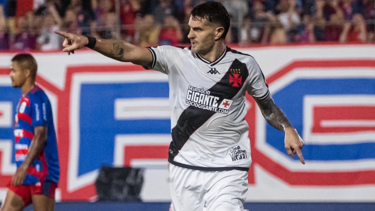 Vegetti comemorando gol pelo Vasco (foto: Leandro Amorim)