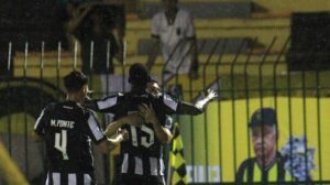 Botafogo foi dominante e venceu o Voltaço, no Raulino - Crédito: 