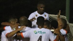 Nova Iguaçu venceu a Portuguesa-RJ e conquistou a classificação inédita para a semifinal do Campeonato Carioca - Crédito: 