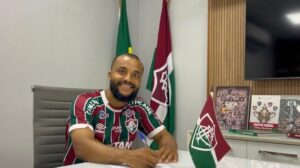 Samuel Xavier assinou com o Fluminense até dezembro de 2025 (foto: Lucas Merçon/Fluminense)