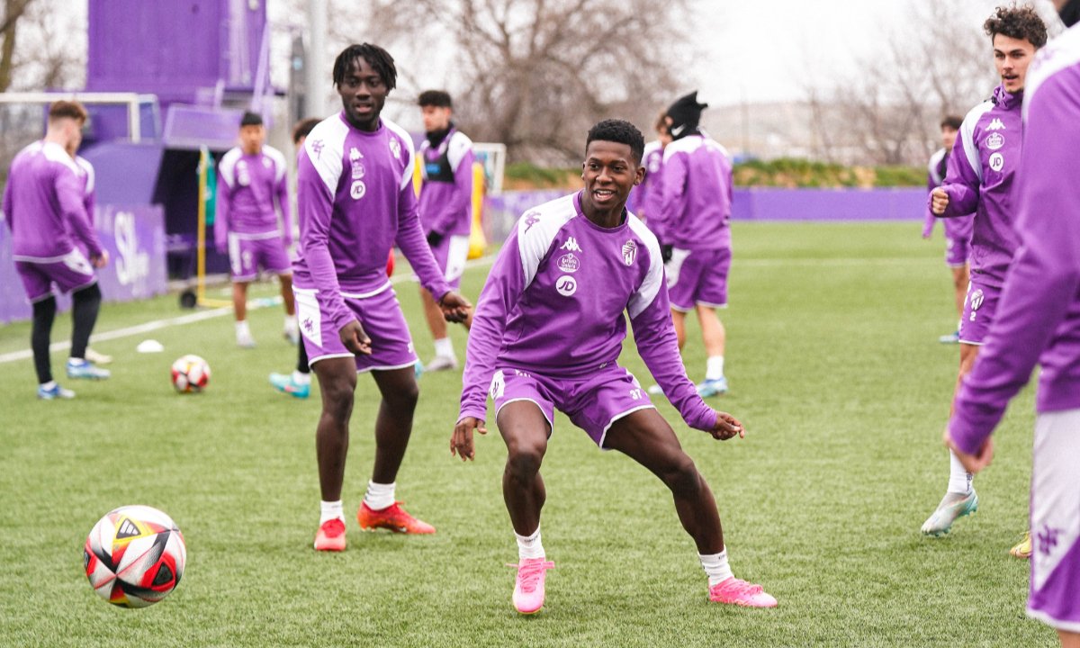 Jhosefer em treino no Valladolid (foto: Iñaki / Real Valladolid)