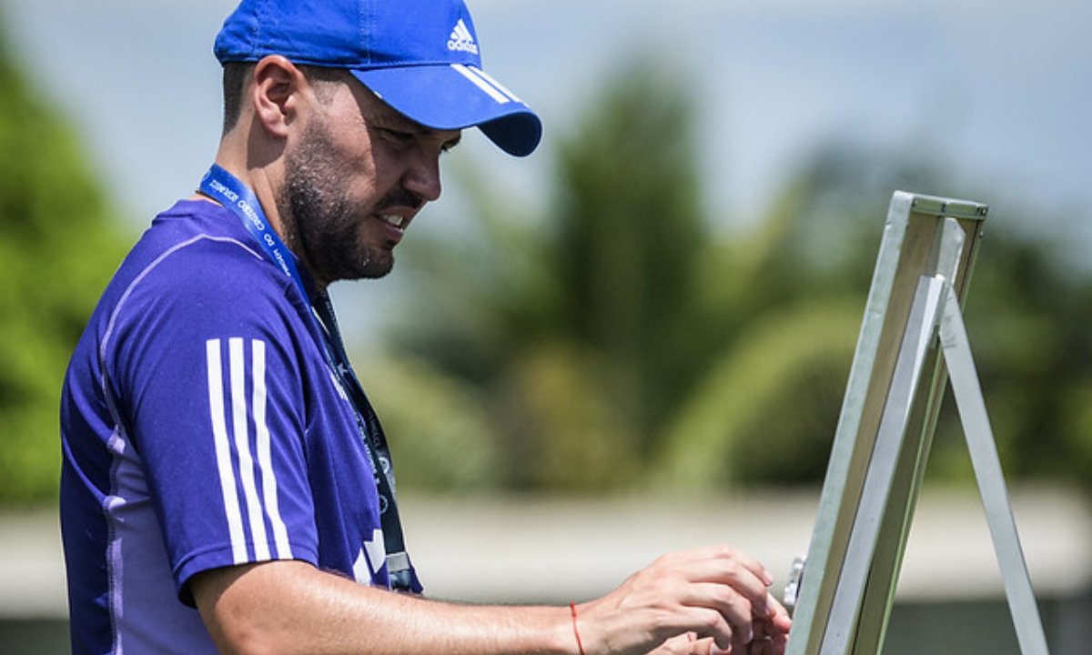 Nicolás Larcamón em treino do Cruzeiro (foto: Gustavo Aleixo/Cruzeiro)