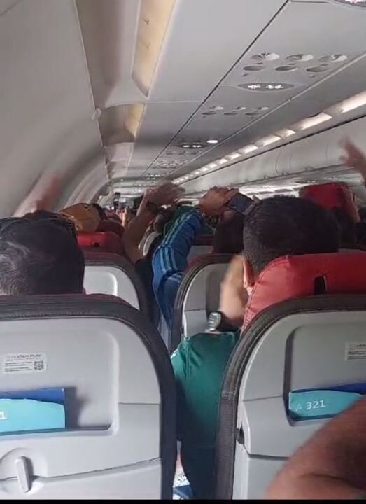 Torcedores fazem 'esquenta' em voo (foto: Arquivo pessoal/Natan Farage)