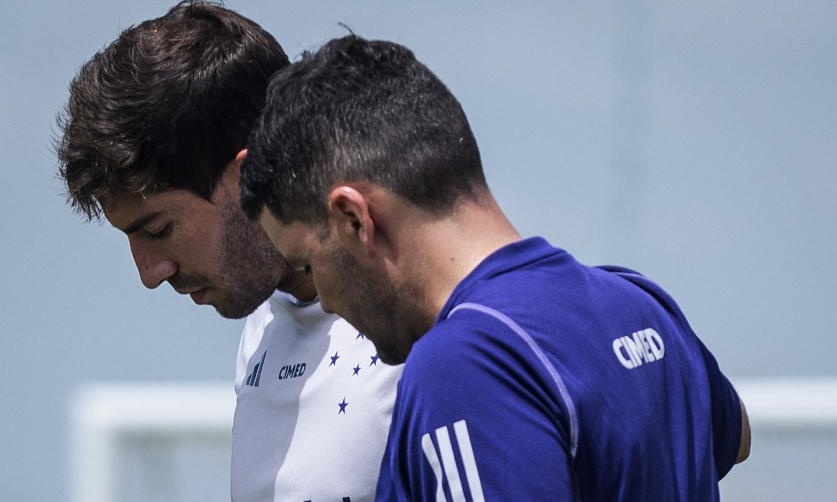 Lucas Silva conversa com Larcamón (foto: Gustavo Aleixo/Cruzeiro)