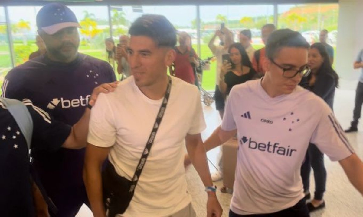 Lucas Villalba em desembarque no aeroporto de Confins (foto: Pedro Tanure/EM/D.A.Press)