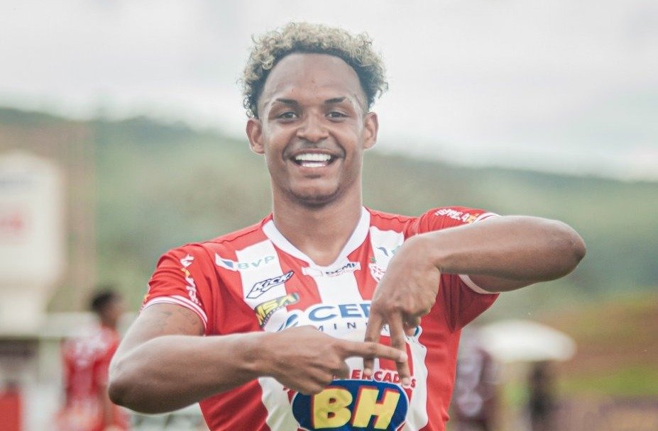 Neto, volante do Villa Nova (foto: Rafael Leandro/Villa Nova/Divulgação)