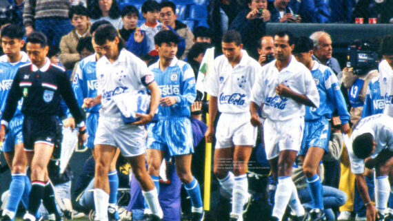 Ronaldo, do Cruzeiro, contra o Jubilo Iwata, do Japão (foto: Masahide Tomikoshi / TOMIKOSHI PHOTOGRAPHY)