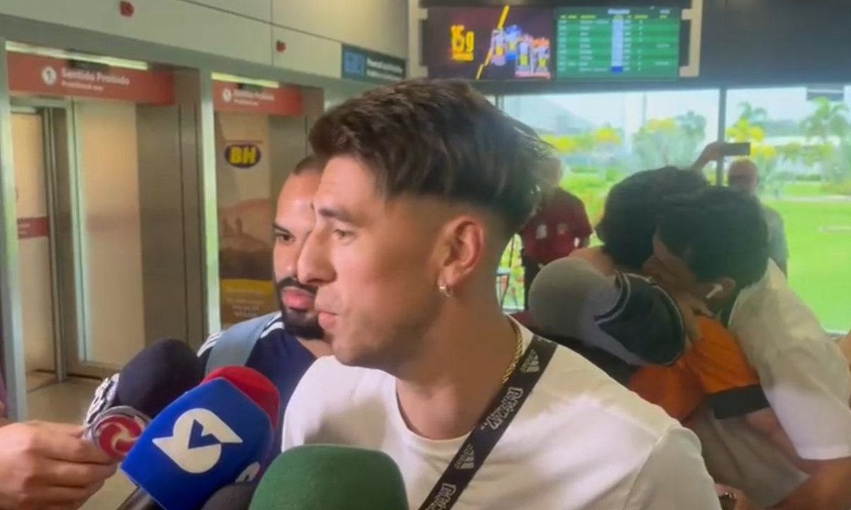 Villalba no desembarque em BH (foto: Pedro Tanure/EM/D.A.Press)