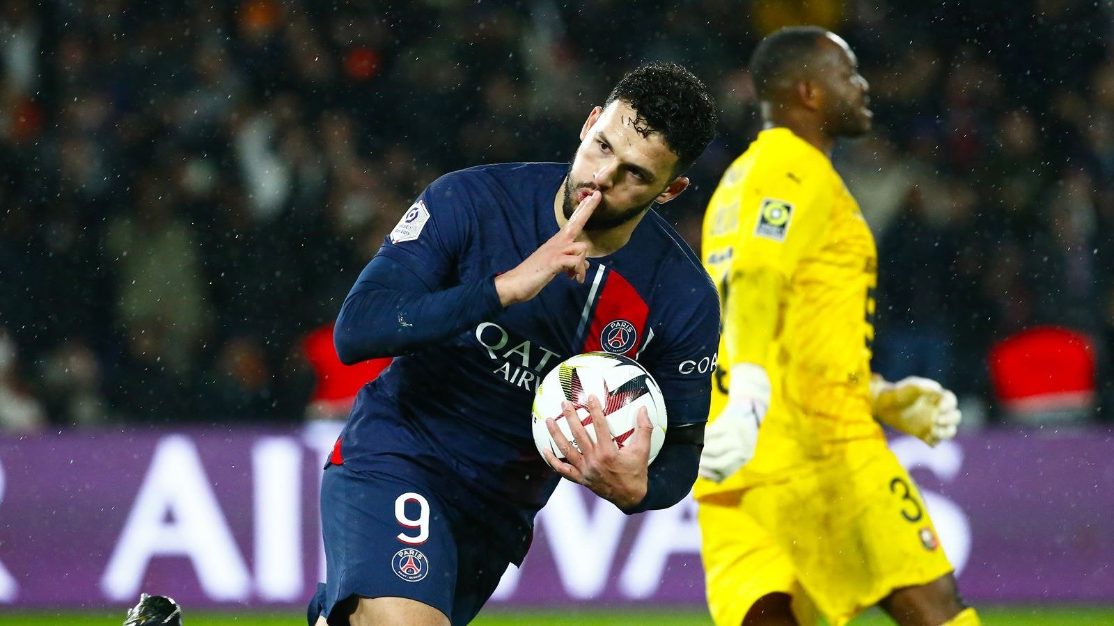 Gonçalo converteu pênalti para o PSG (foto: PSG/Divulgação)