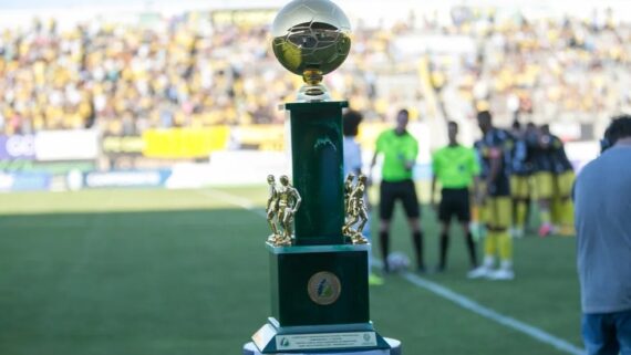 Troféu do Campeonato Paranaense (foto: Ricardo Chicarelli/LEC)