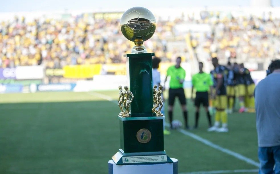 Troféu do Campeonato Paranaense (foto: Ricardo Chicarelli/LEC)