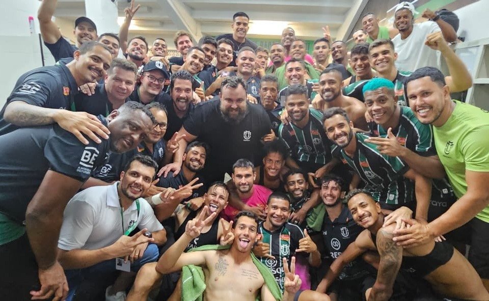 Maringá comemora vitória sobre o América na Copa do Brasil (foto: Rodrigo Araújo/Maringá Futebol Clube)