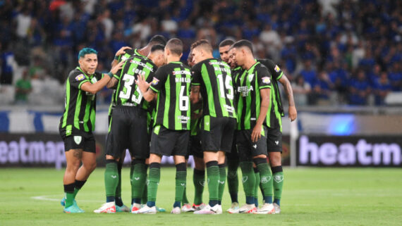 América em jogo contra o Cruzeiro (foto: Alexandre Guzanshe/EM/D.A. Press)