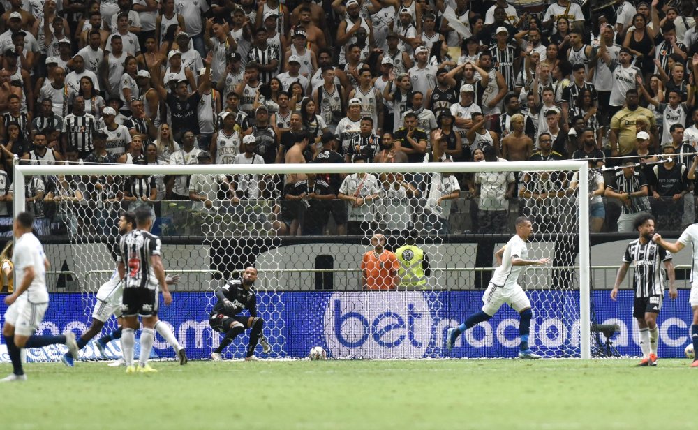 Atlético perdeu para o Cruzeiro, por 2 a 0, pela terceira rodada do Campeonato Mineiro (foto: Ramon Lisboa/EM/D.A Press)
