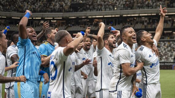 Cruzeiro venceu Atlético na Arena MRV (foto: Staff Images e Gustavo Aleixo/Cruzeiro)