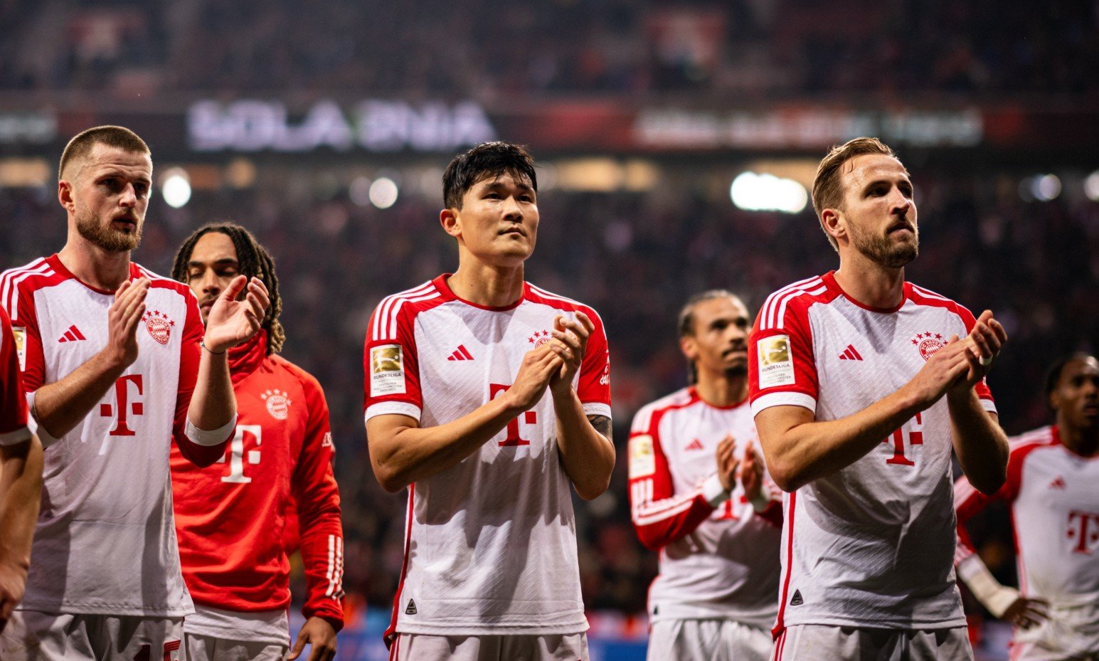 Jogadores do Bayern de Munique agradecem a torcida (foto: Divulgação/Bayern de Munique)