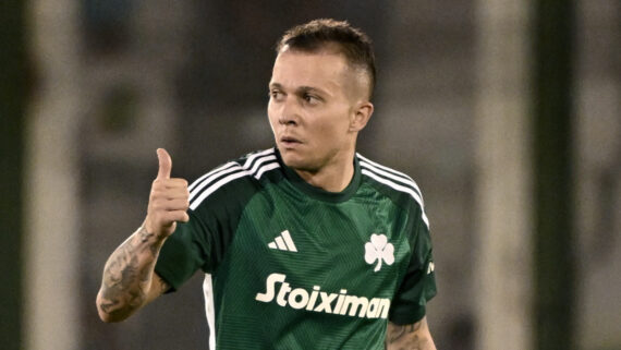 Bernard em jogo pelo Panathinaikos (foto: Angelos Tzortzinis / AFP)