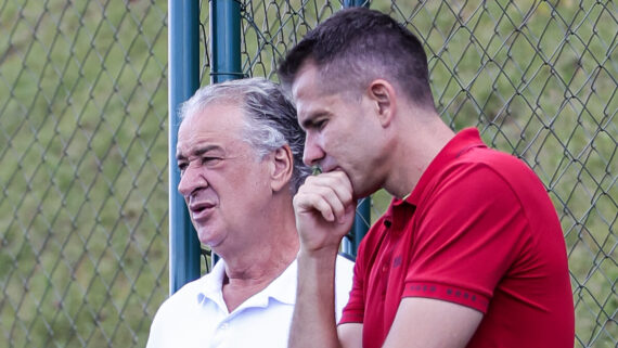Sérgio Coelho ao lado de Victor, novo diretor de futebol do Atlético (foto: Pedro Souza/Atlético)