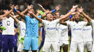 Jogadores do Cruzeiro comemoram vitória sobre o Atlético na Arena MRV - Crédito: 