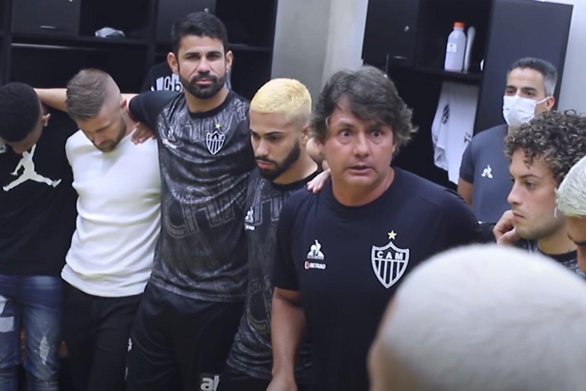 Print do vídeo de bastidores do Atlético (foto: Reprodução)