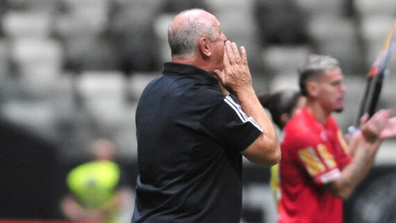 Felipão, técnico do Atlético, durante empate contra o Tombense na Arena MRV (foto: Alexandre Guzanshe/EM/D.A Press)